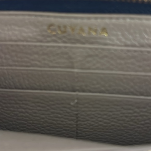 Cuyana - Navy Blue Zip-up pebbled Leather Wallet - Picture 8 of 11